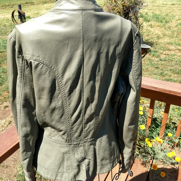 Jacket - Picture 3 of 8